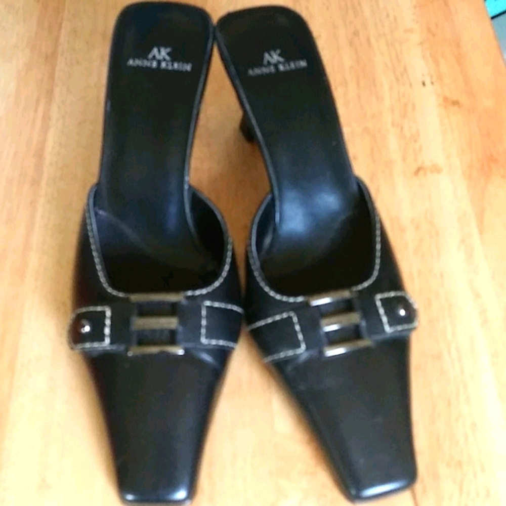 Anne Klein slip on pumps